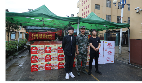 上前列送温暖，pg国际集团赴固始县慰问抗洪一耳目民子弟兵